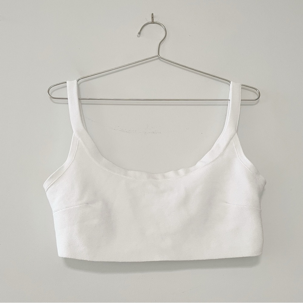 Aritzia Babaton sculpt knit bra top with darts for fit, size medium bright white